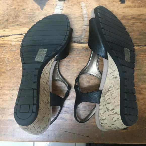 Naturalizer 7.5 Black Wedge Sandal - Picture 3 of 4